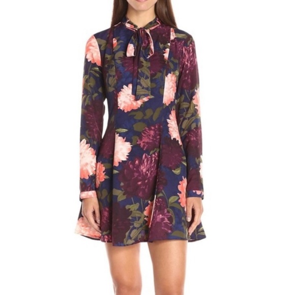 💜Guess💜 NWOT Floral Flirty Fully Lined Long Sleeve Dress  Size 6 - Picture 13 of 13